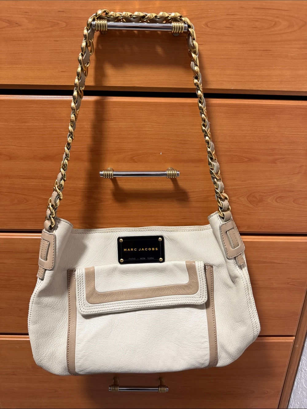 Marc Jacobs Cream and Tan Shoulder Bag with Gold Chain Strap with Dustbag